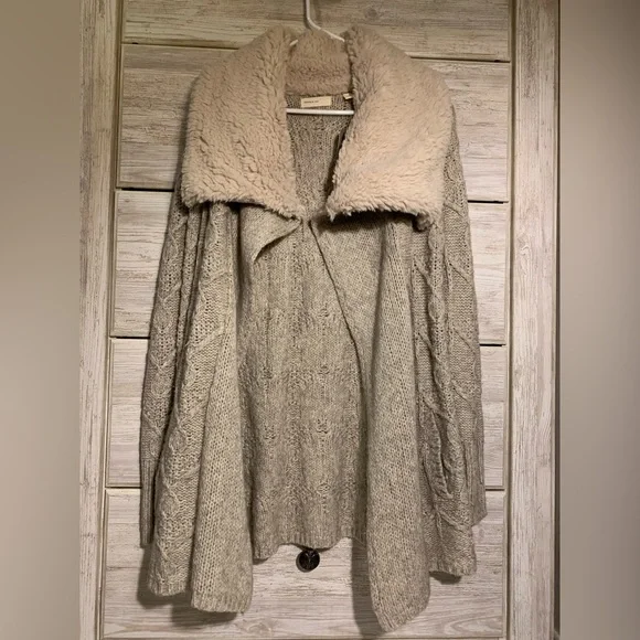 Anthropologie Fuzzy Sweater W Pockets NWT - Picture 1 of 6
